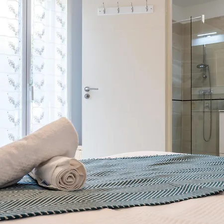 Apartman Palm - Swimming Pool - At Few Steps
